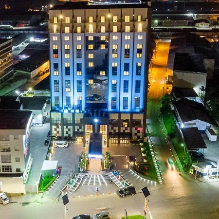 Krystal Palace Douala Esterno foto