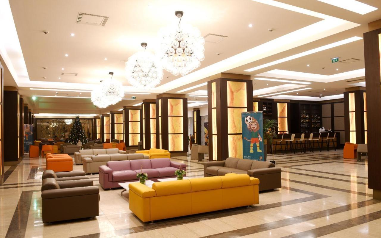 Krystal Palace Douala Esterno foto