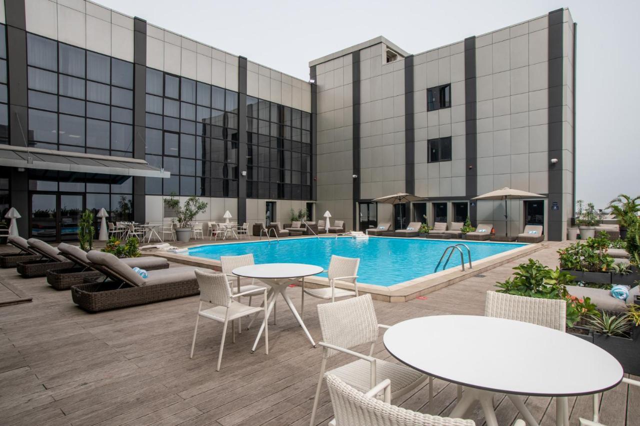 Krystal Palace Douala Esterno foto