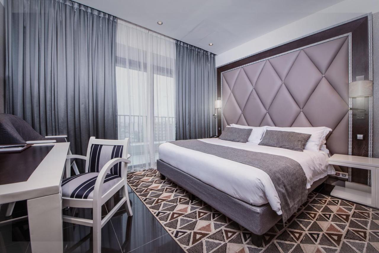 Krystal Palace Douala Esterno foto